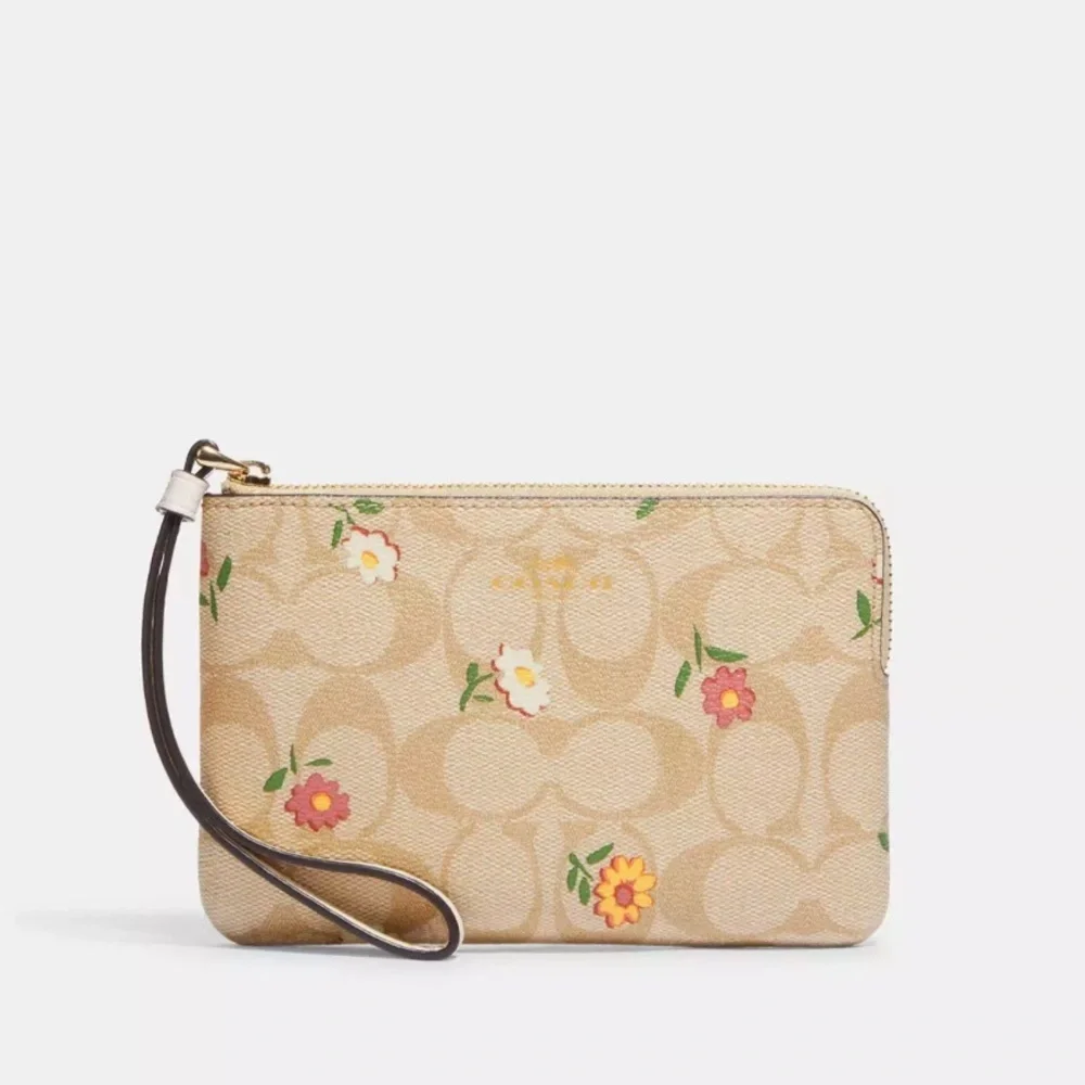 Coach Corner Zip Wristlet Canvas Nostalgic Ditsy Print, limited edition- EUC - Picture 5 of 13